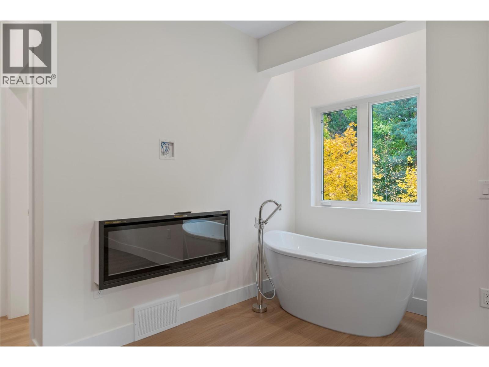  633 9 Street Southeast, Salmon Arm