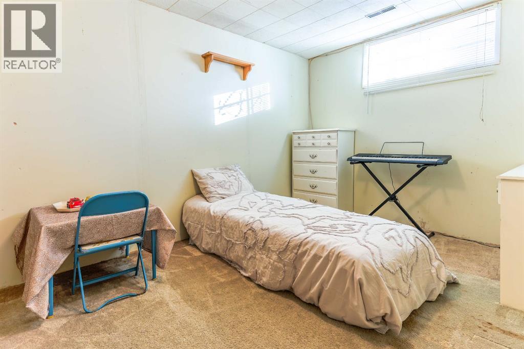 Single Family House Bungalow for Sale in  Norfolk Road NW North Haven Upper Calgary 