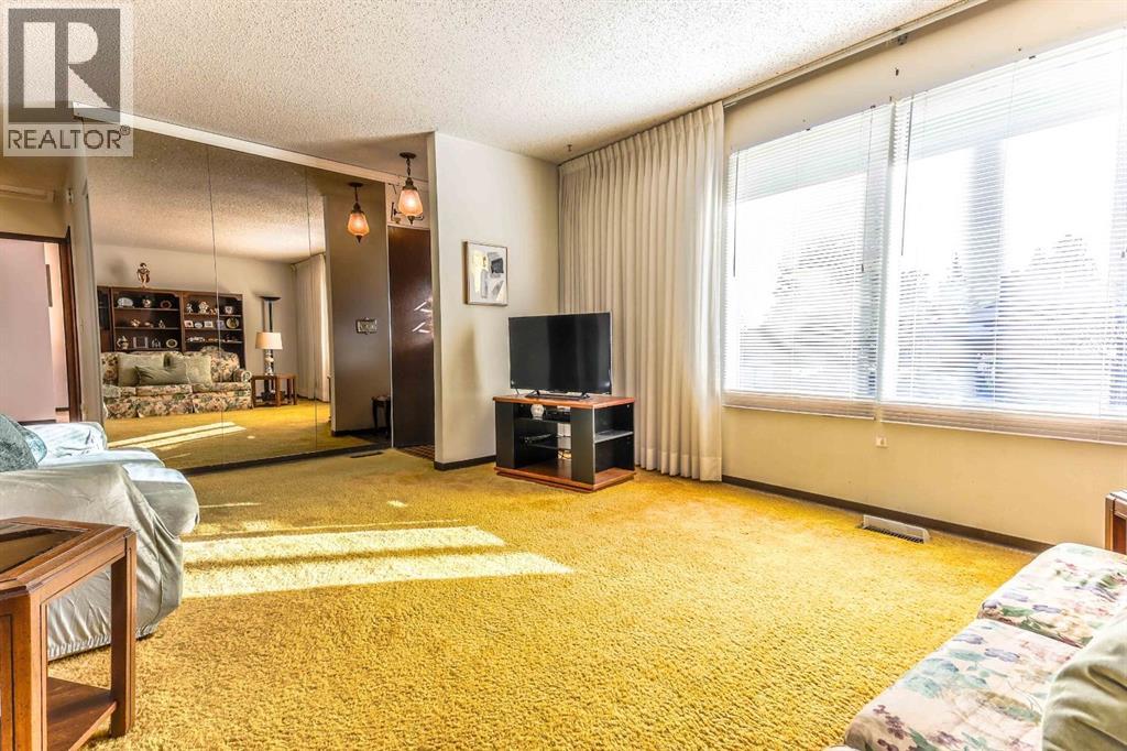 Single Family House Bungalow for Sale in  Norfolk Road NW North Haven Upper Calgary 