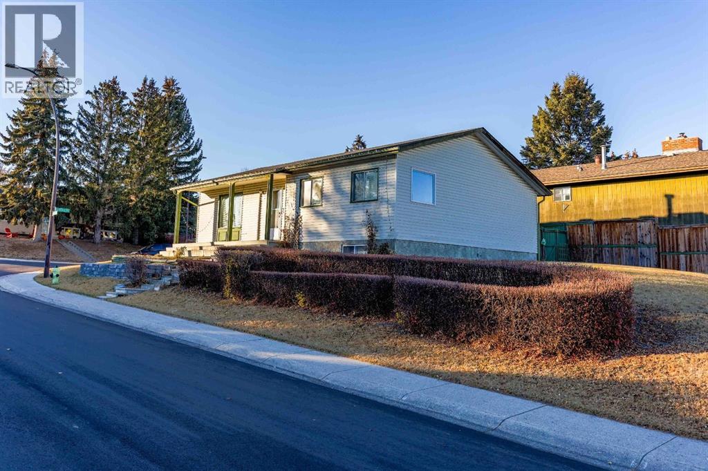 Single Family House Bungalow for Sale in  Norfolk Road NW North Haven Upper Calgary 