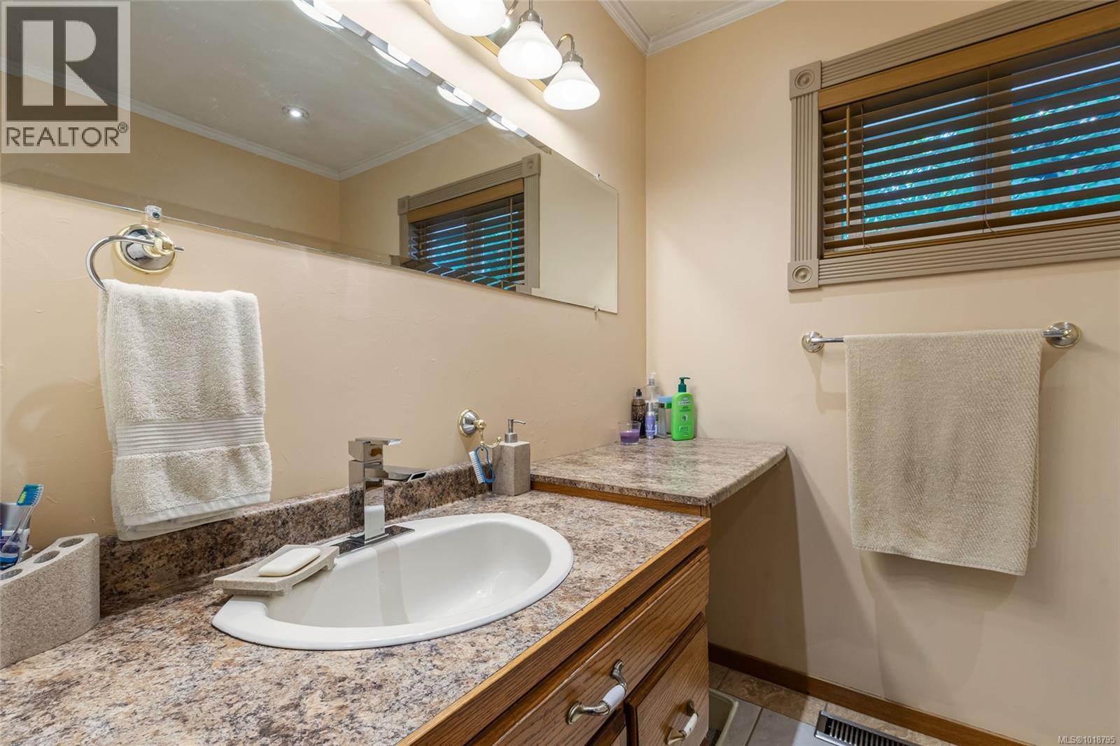 43 ROBERTA RD E - 15