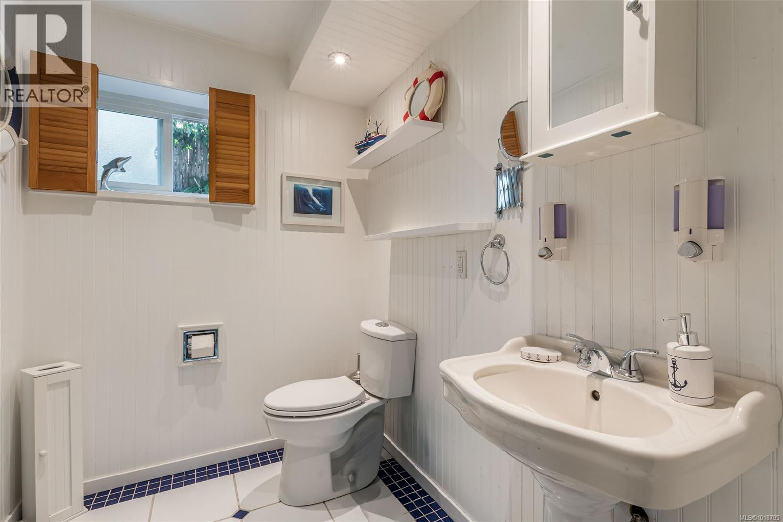 43 ROBERTA RD E - 23