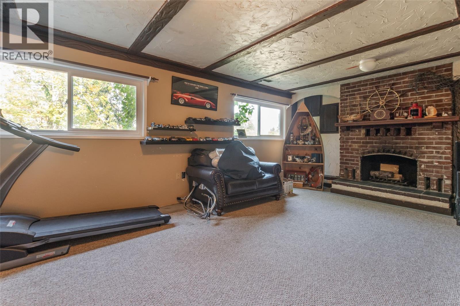 43 ROBERTA RD E - 24