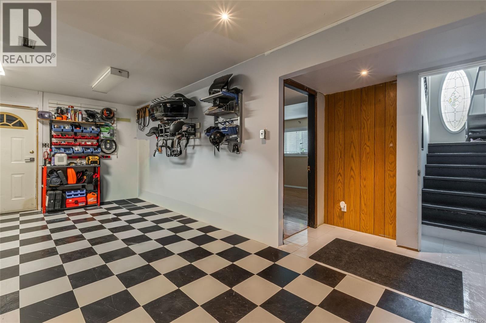 43 ROBERTA RD E - 26