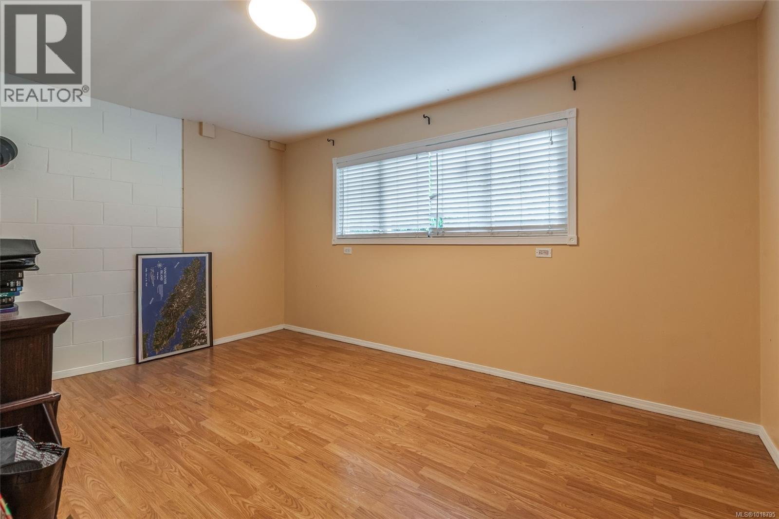 43 ROBERTA RD E - 27