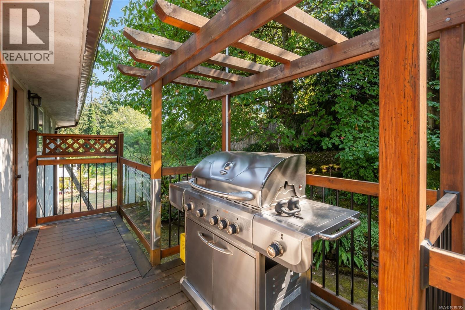 43 ROBERTA RD E - 30