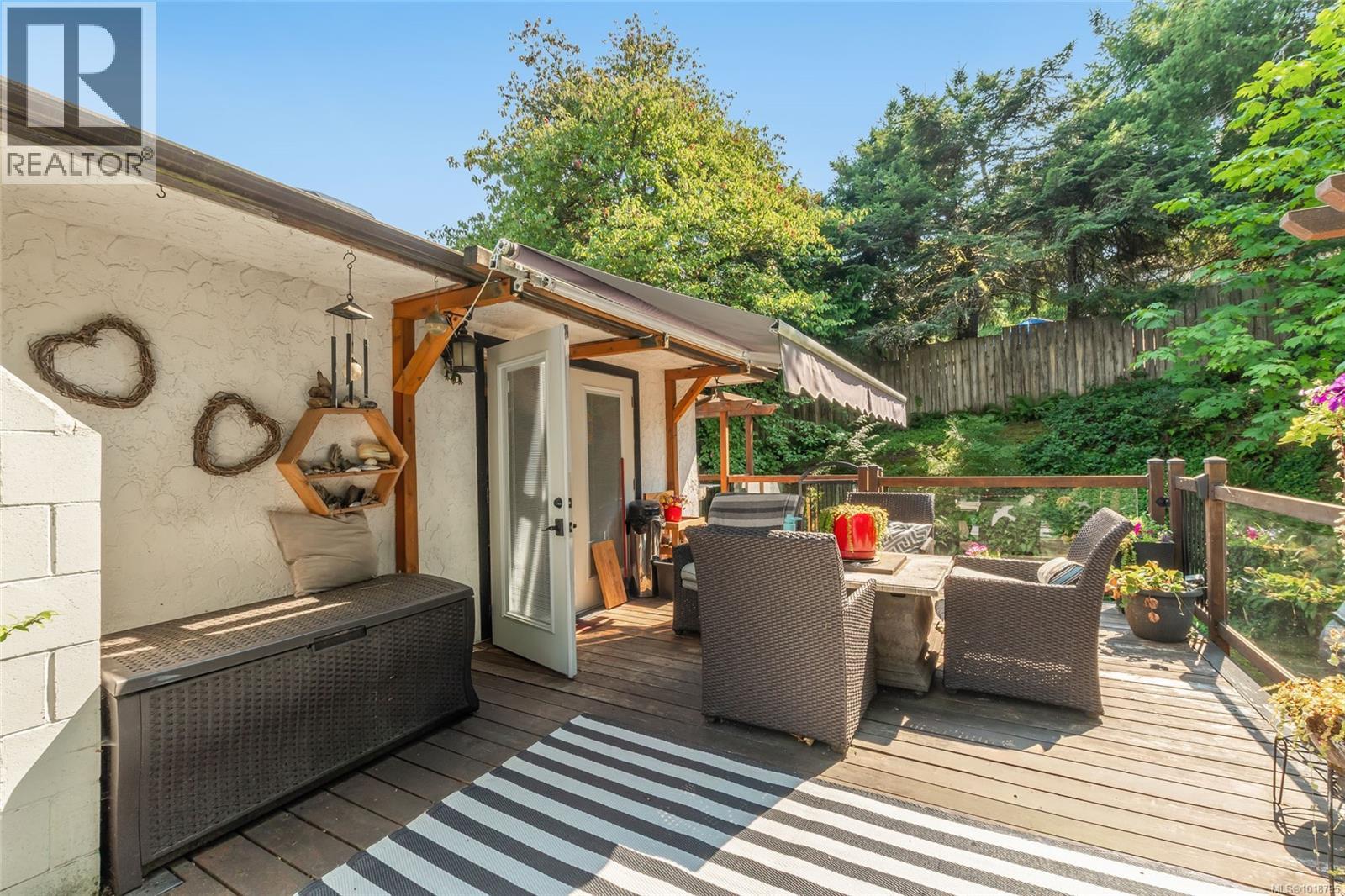 43 ROBERTA RD E - 38