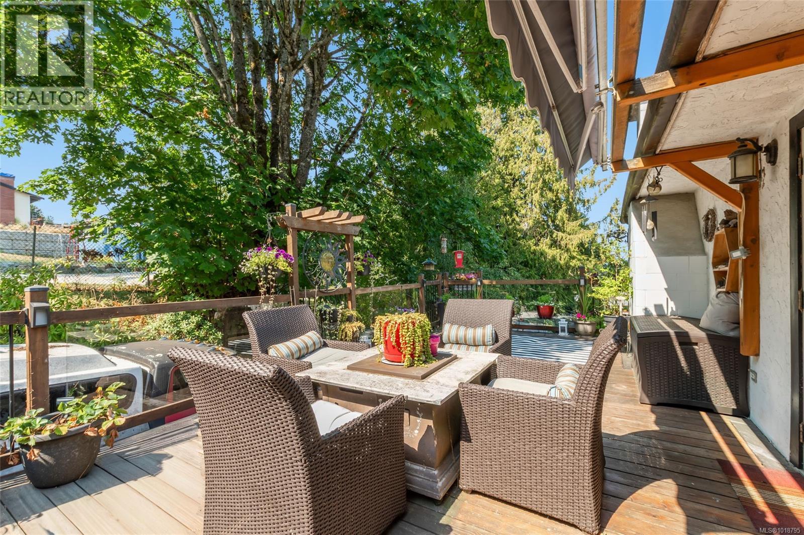 43 ROBERTA RD E - 39