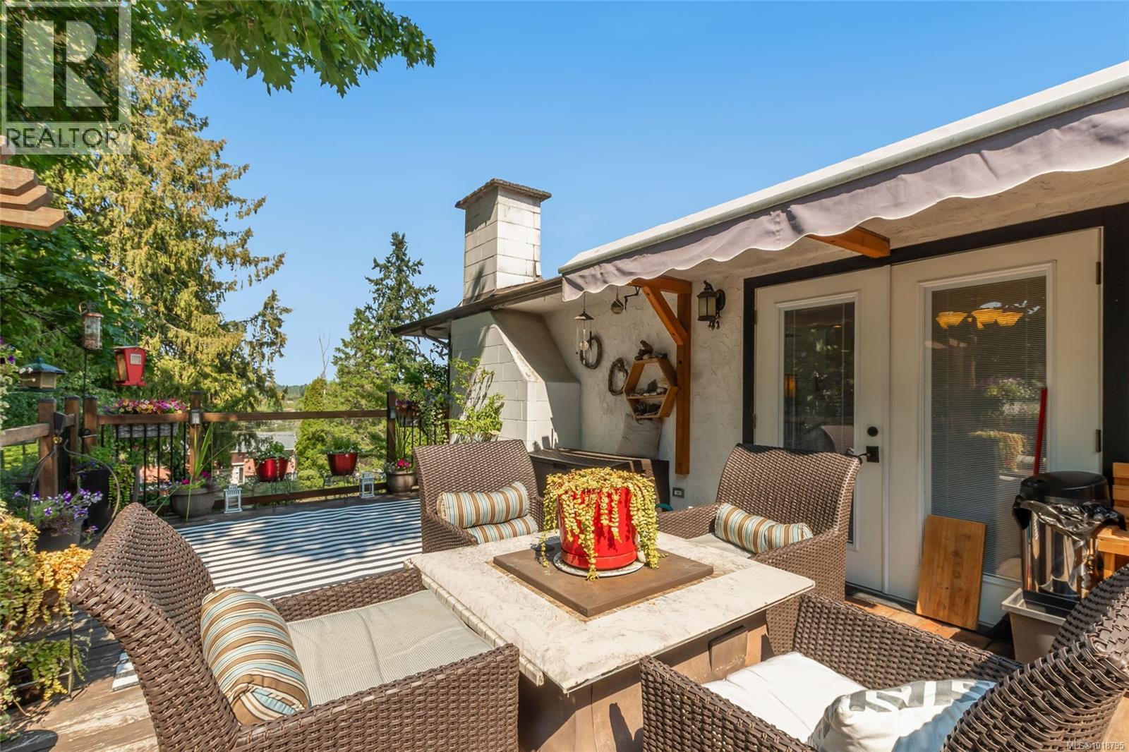 43 ROBERTA RD E - 40