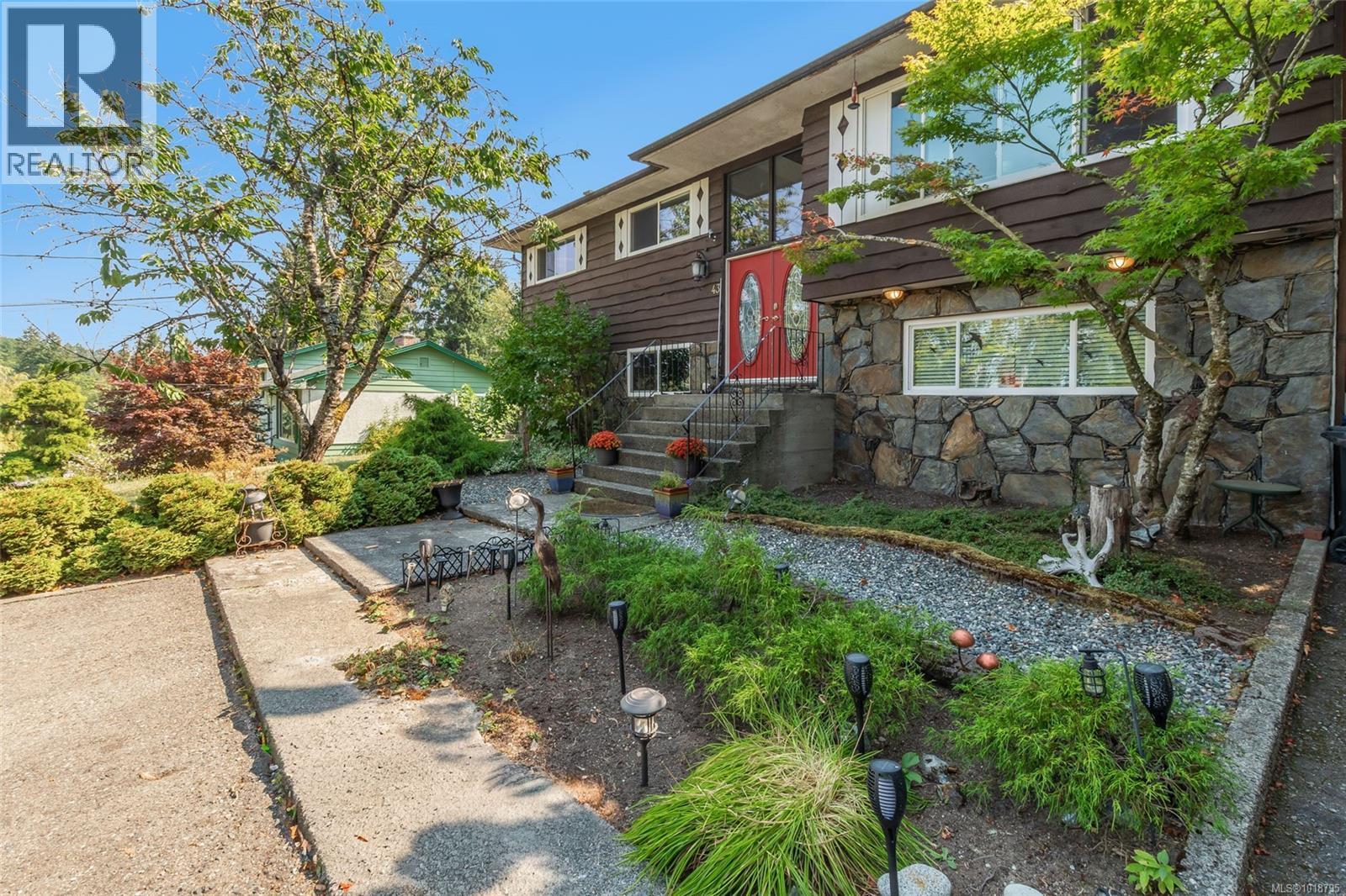 43 ROBERTA RD E - 43