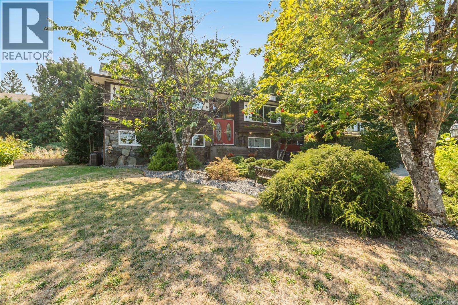 43 ROBERTA RD E - 44