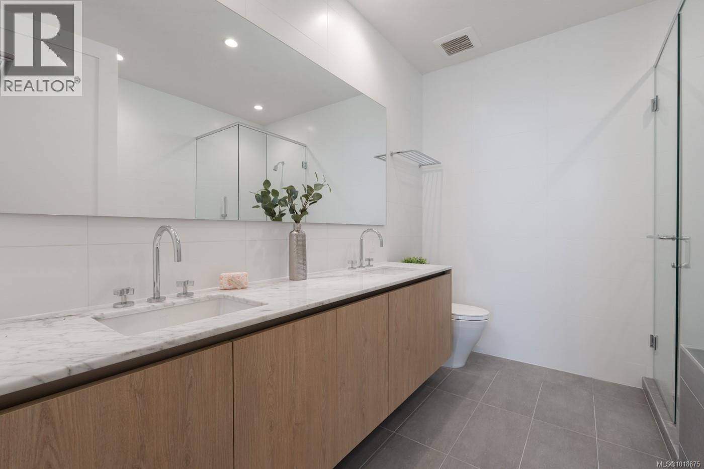 #209 521 COURTNEY ST - 18