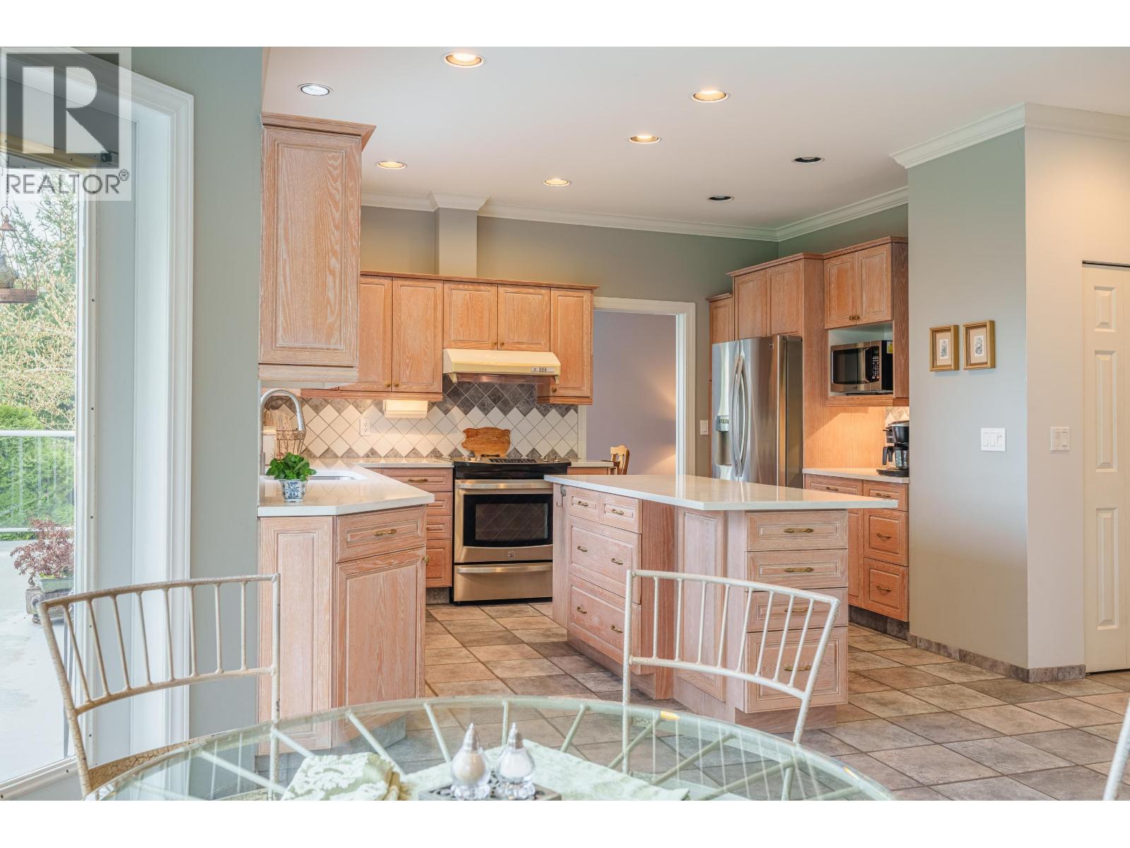 1501 VERNON DRIVE, Gibsons