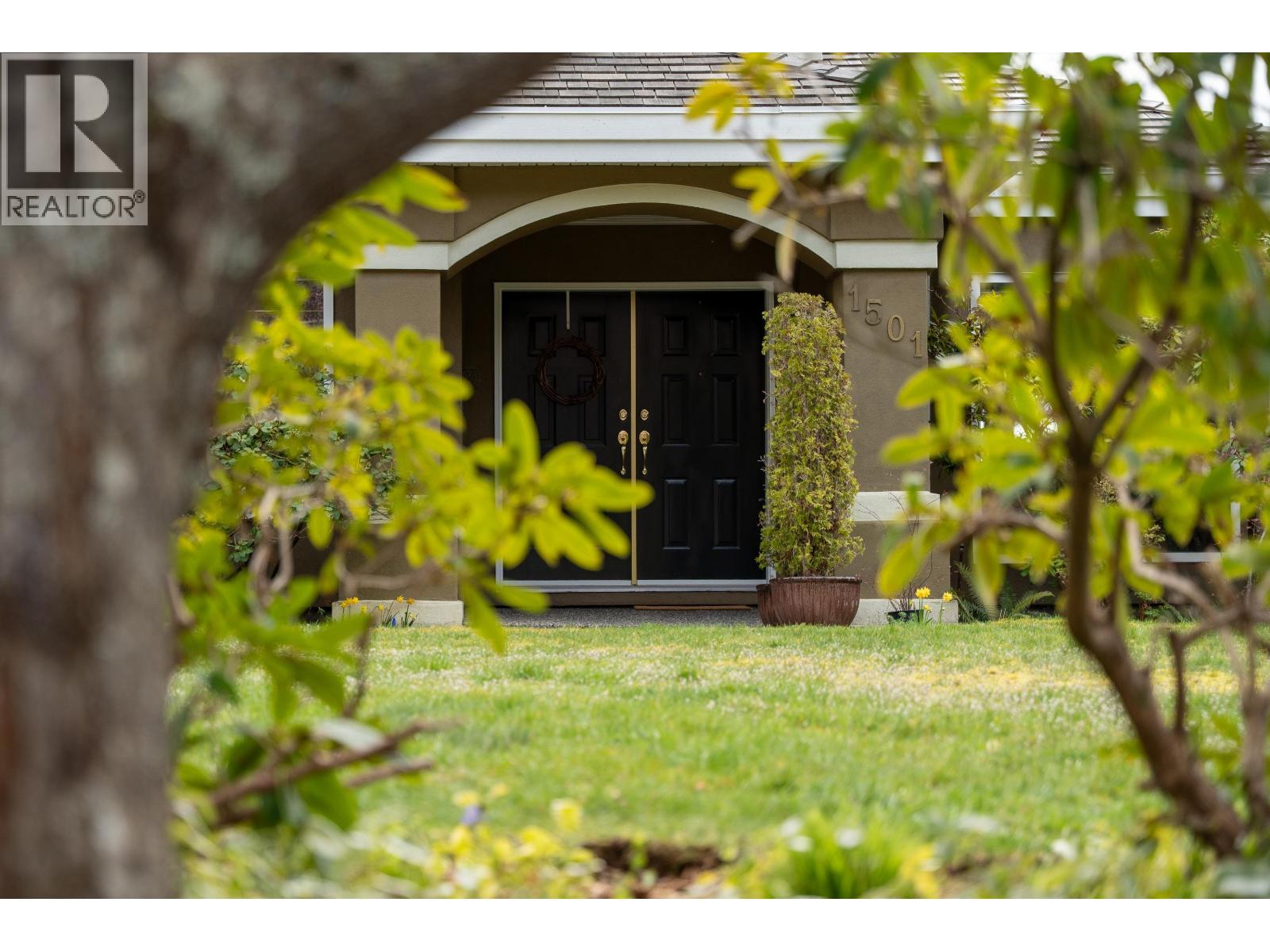 1501 VERNON DRIVE, Gibsons