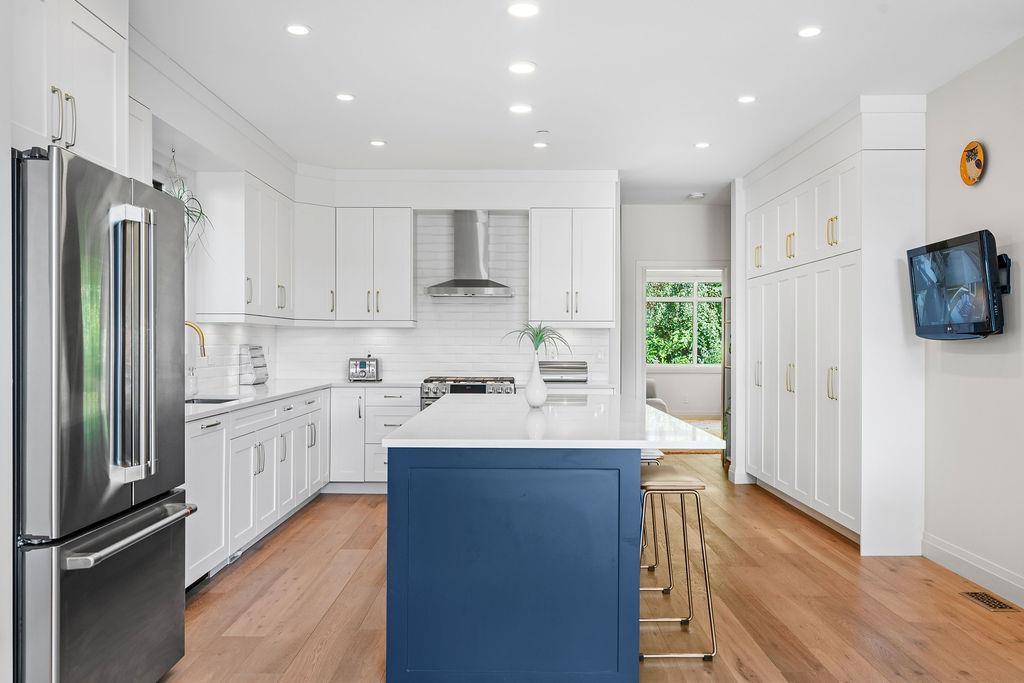 15541 OXENHAM AVENUE, White Rock