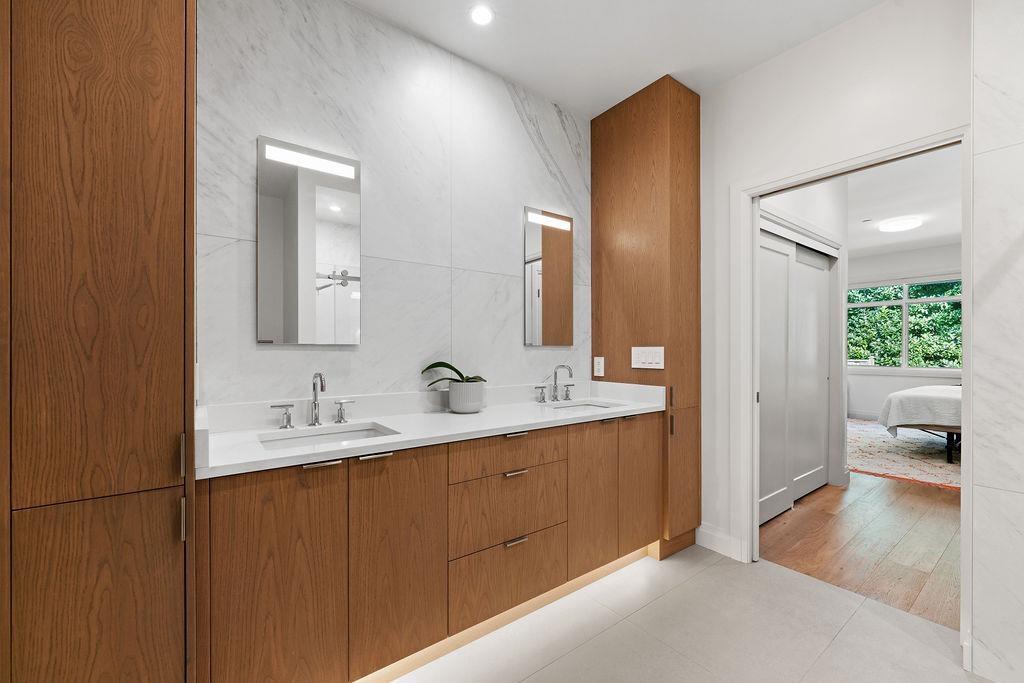 15541 OXENHAM AVENUE, White Rock