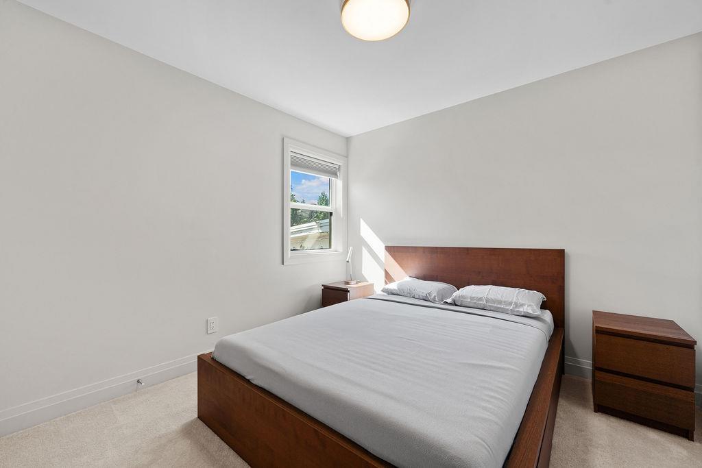 15541 OXENHAM AVENUE, White Rock