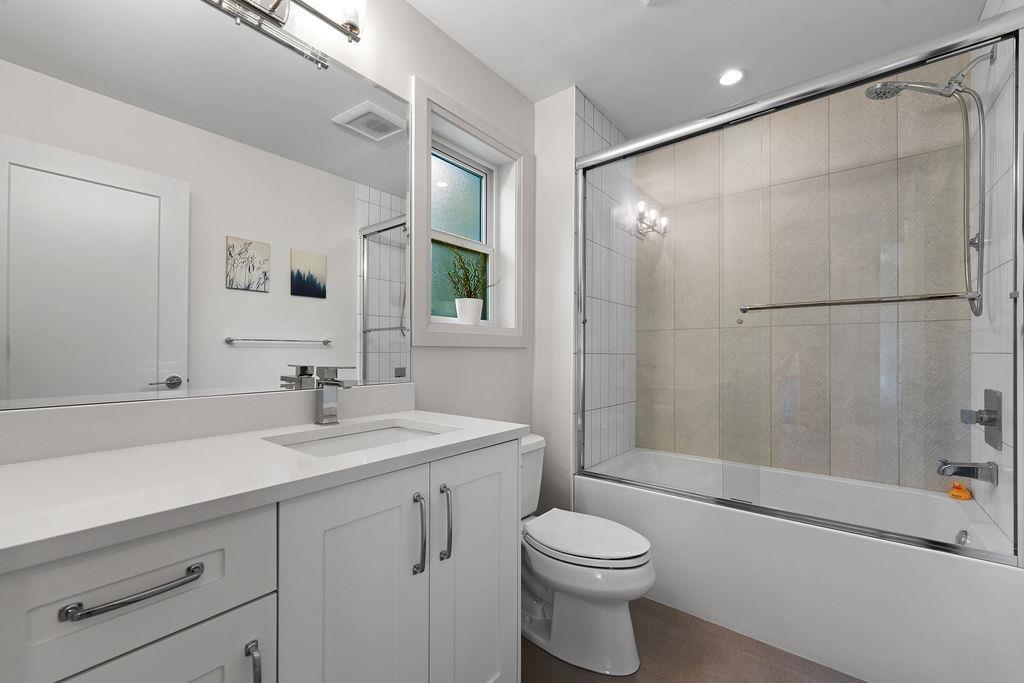 15541 OXENHAM AVENUE, White Rock