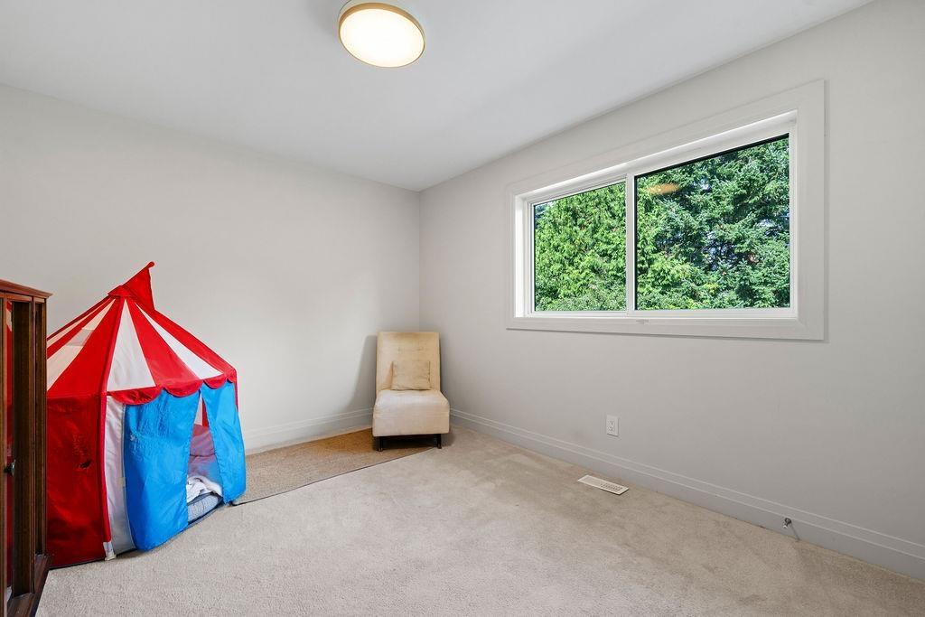 15541 OXENHAM AVENUE, White Rock