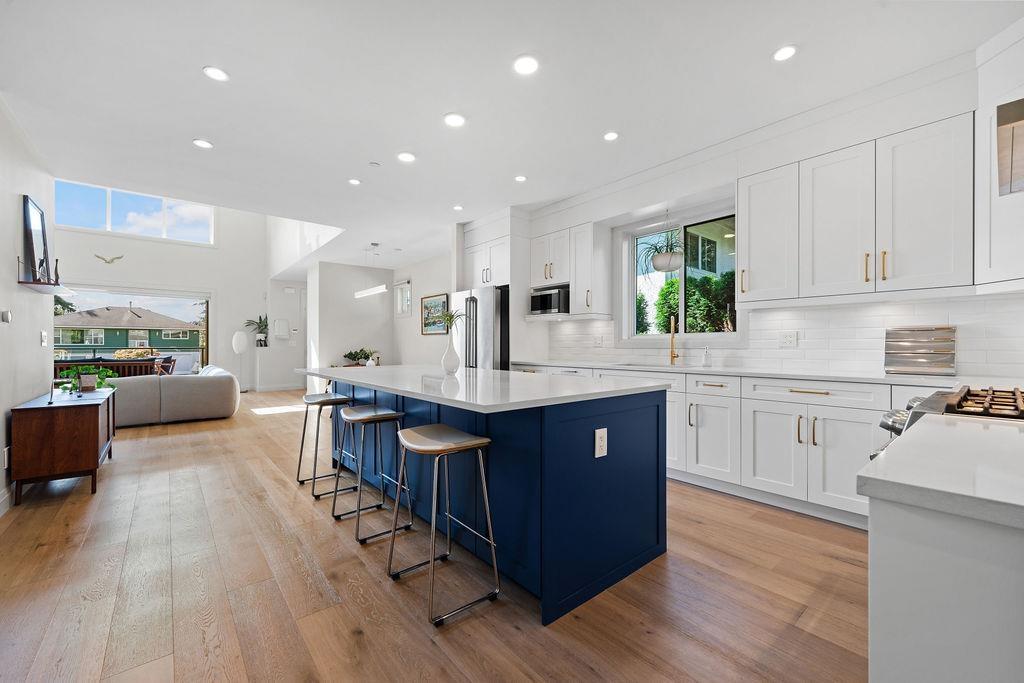 15541 OXENHAM AVENUE, White Rock