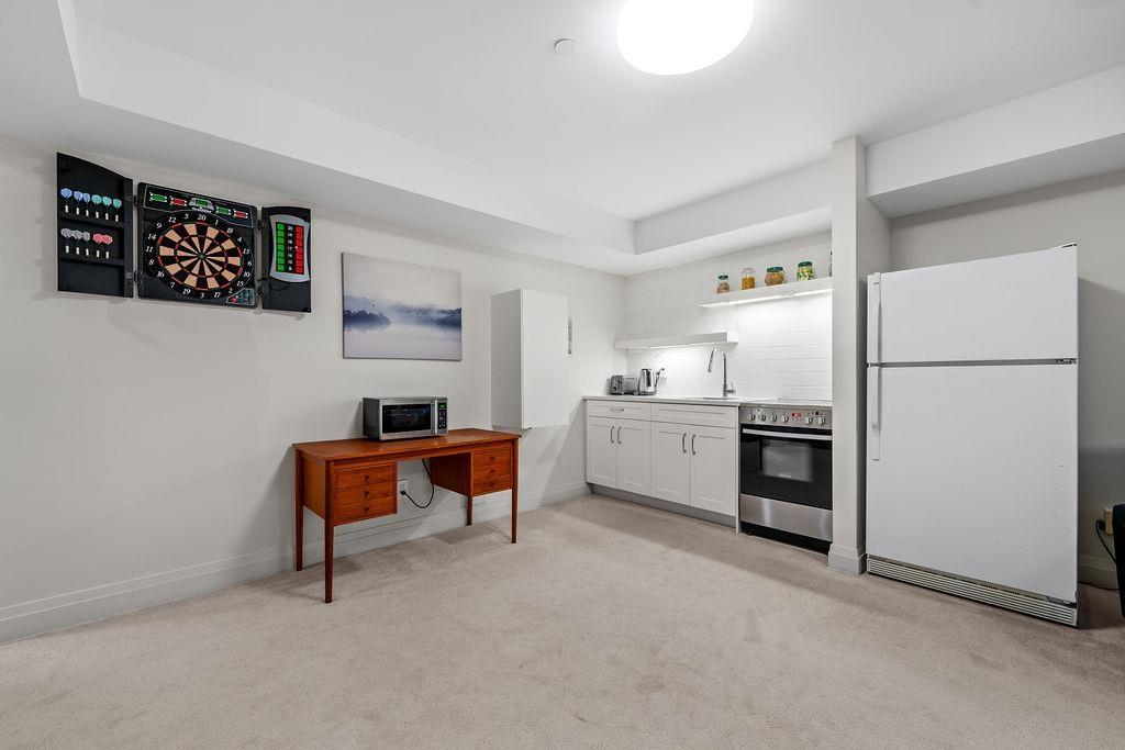 15541 OXENHAM AVENUE, White Rock