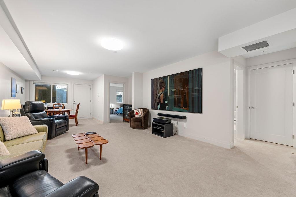 15541 OXENHAM AVENUE, White Rock