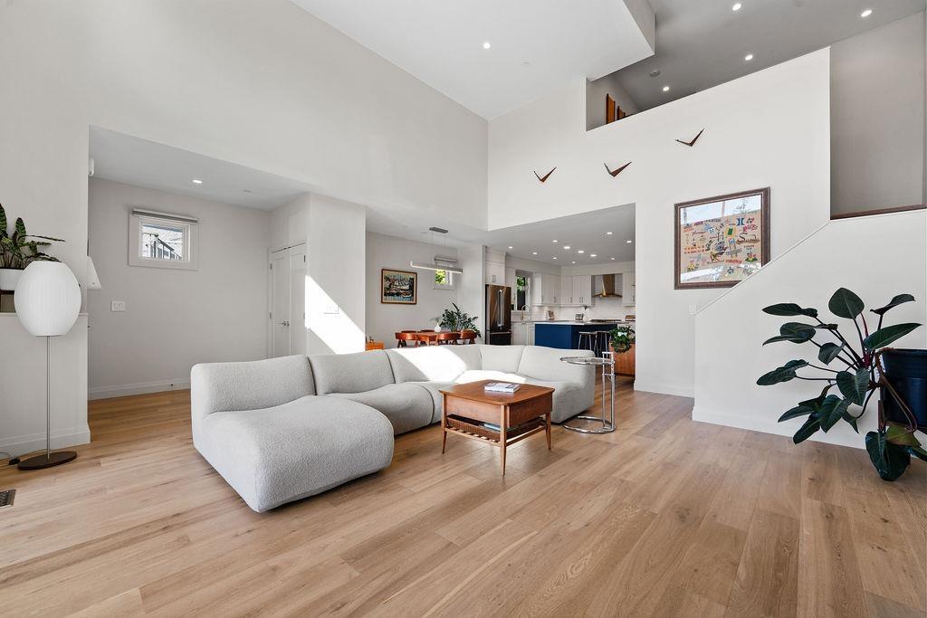 15541 OXENHAM AVENUE, White Rock