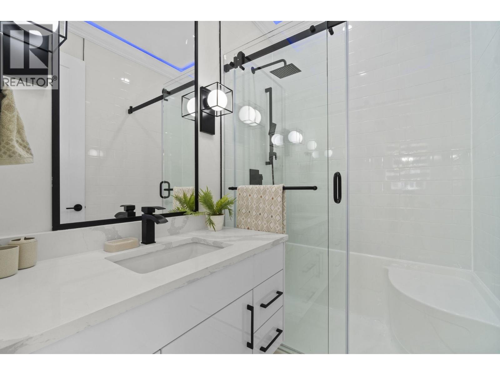 8073 18TH AVENUE, Burnaby