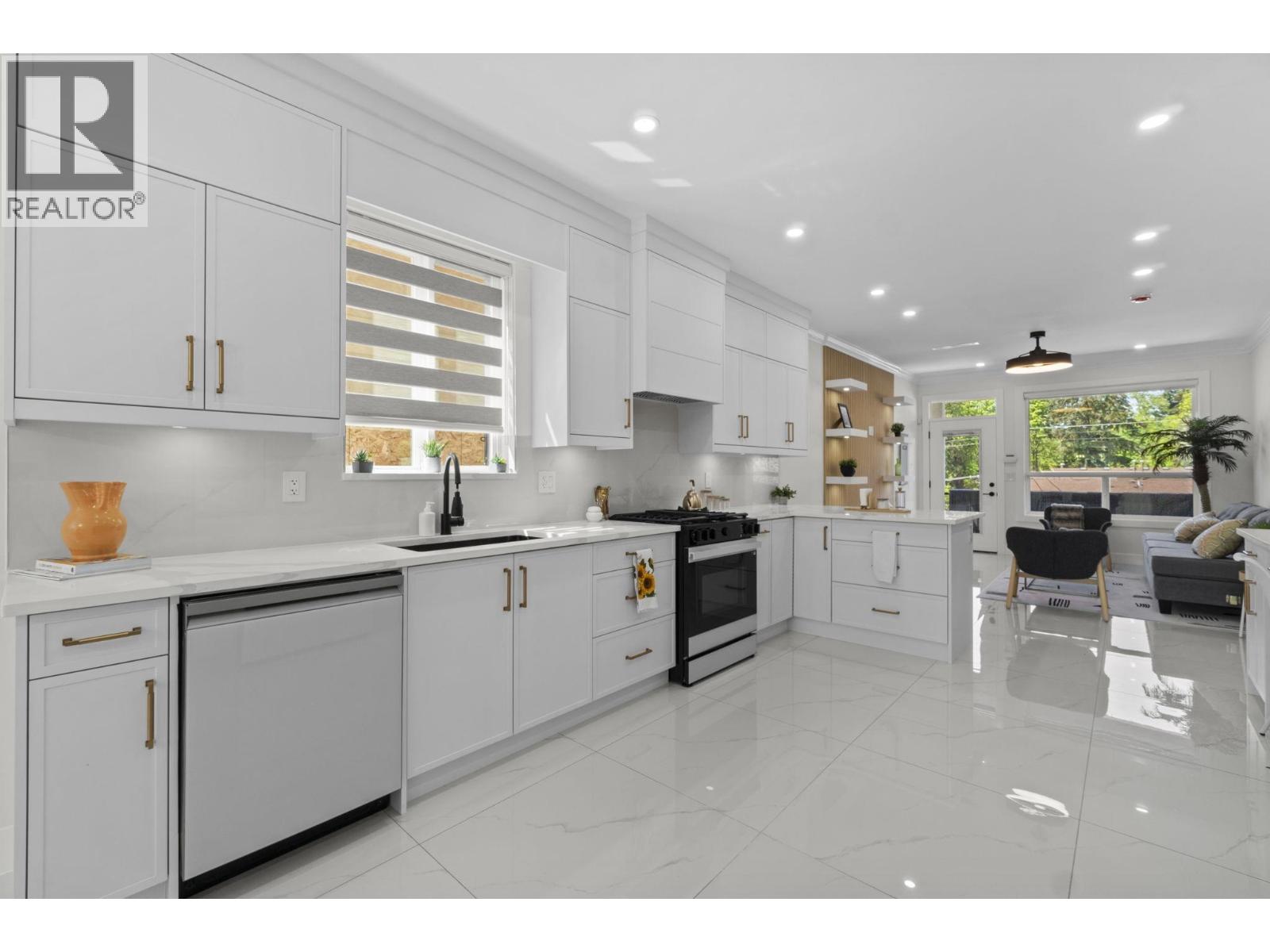 8073 18TH AVENUE, Burnaby