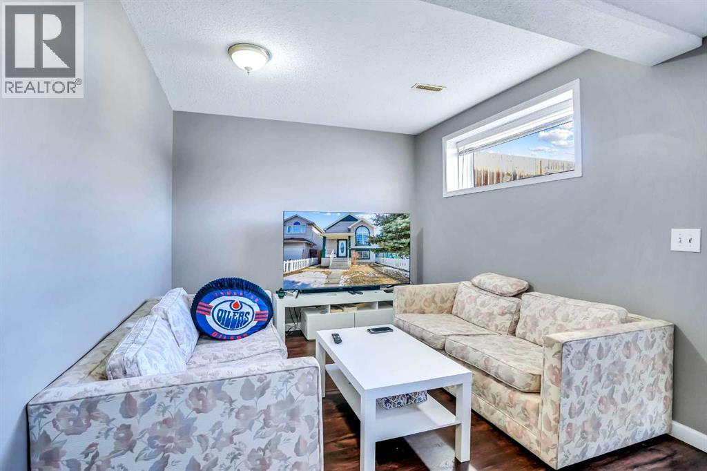 Single Family House Bi-level for Sale in  Taracove Road NE Taradale Calgary 