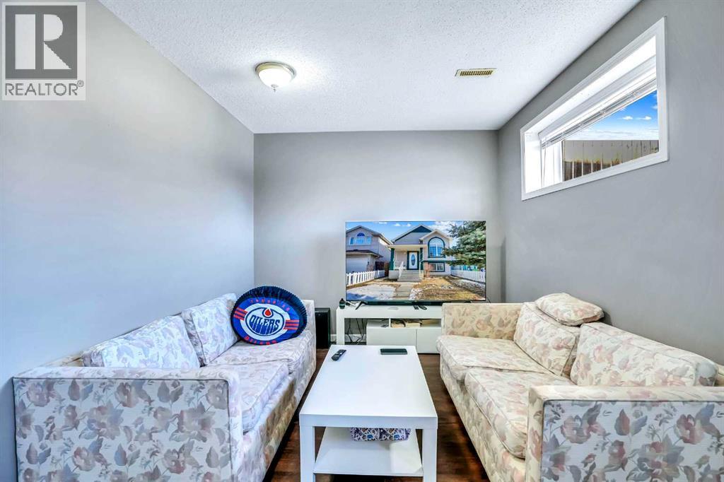 Single Family House Bi-level for Sale in  Taracove Road NE Taradale Calgary 