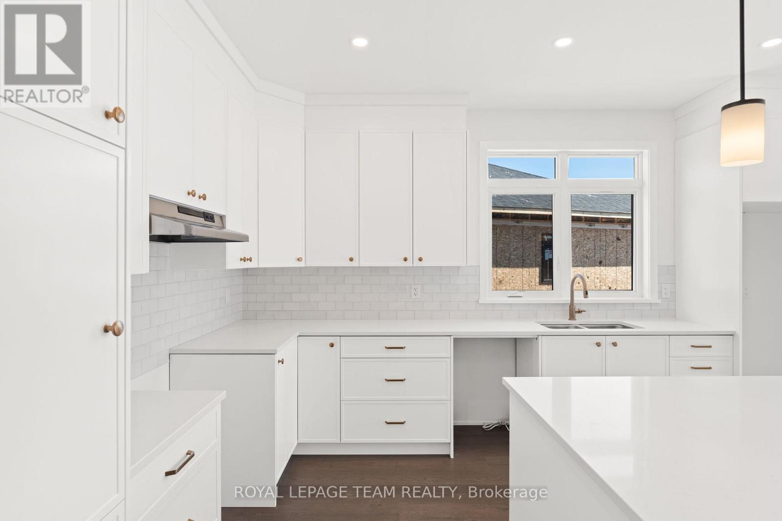 1054 TURNER DRIVE - 12
