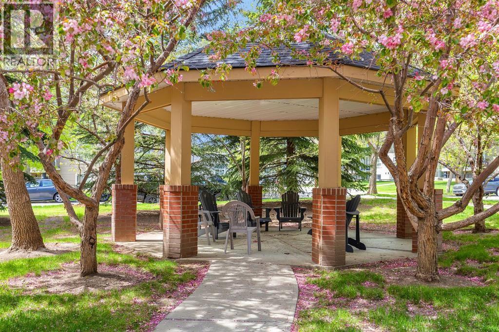 Single Family House for Sale in   Hemlock Crescent SW Spruce Cliff Calgary 