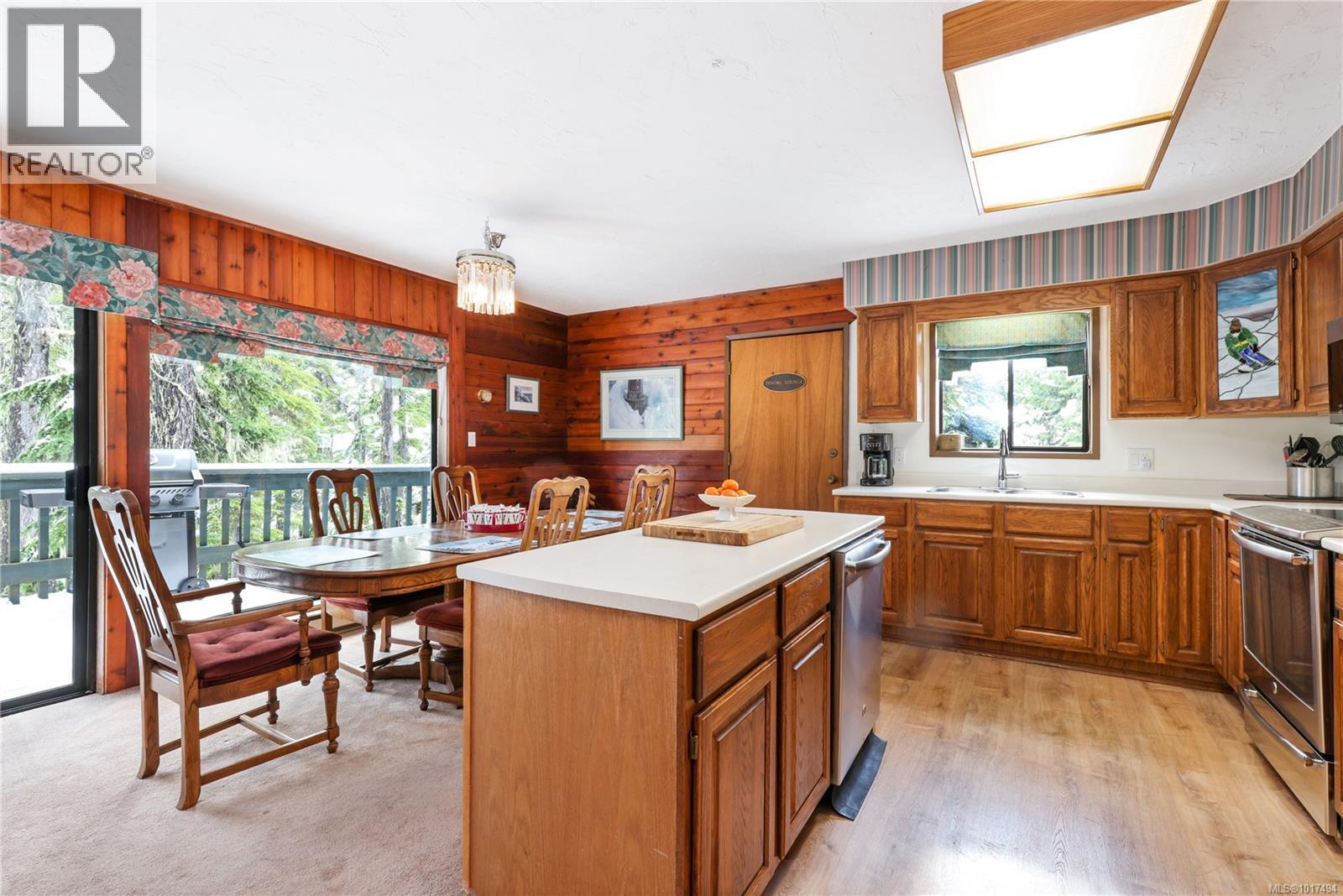 706 Glacier View Close, Courtenay