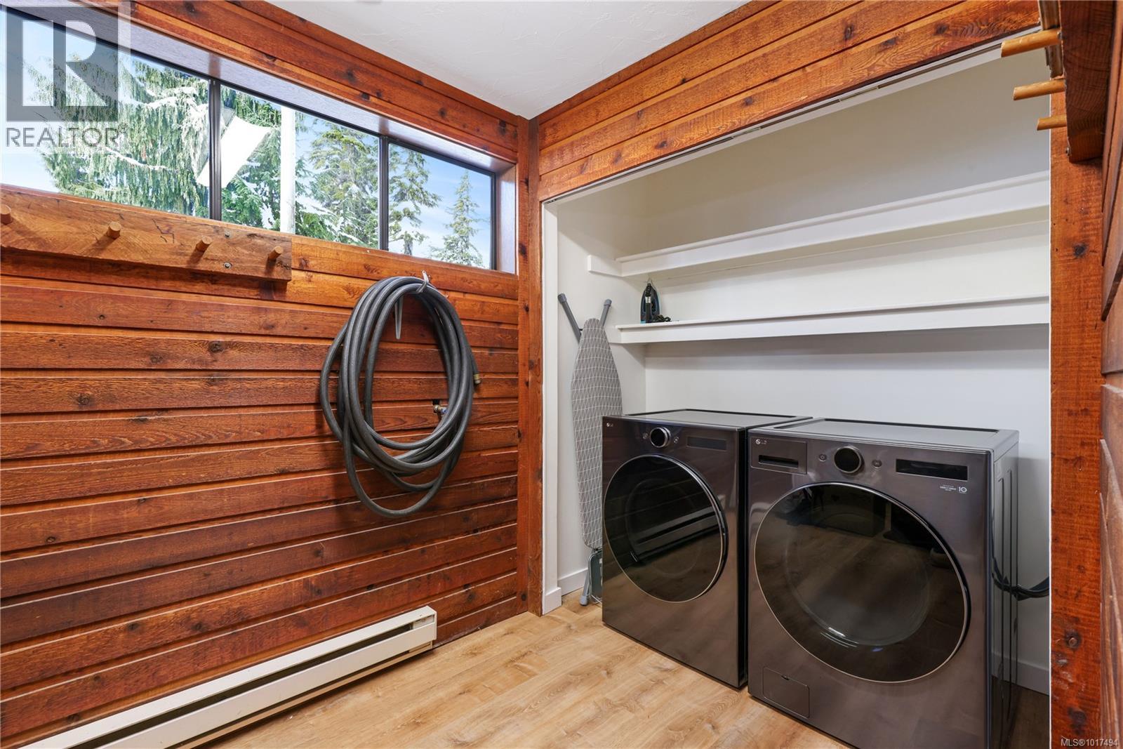 706 Glacier View Close, Courtenay