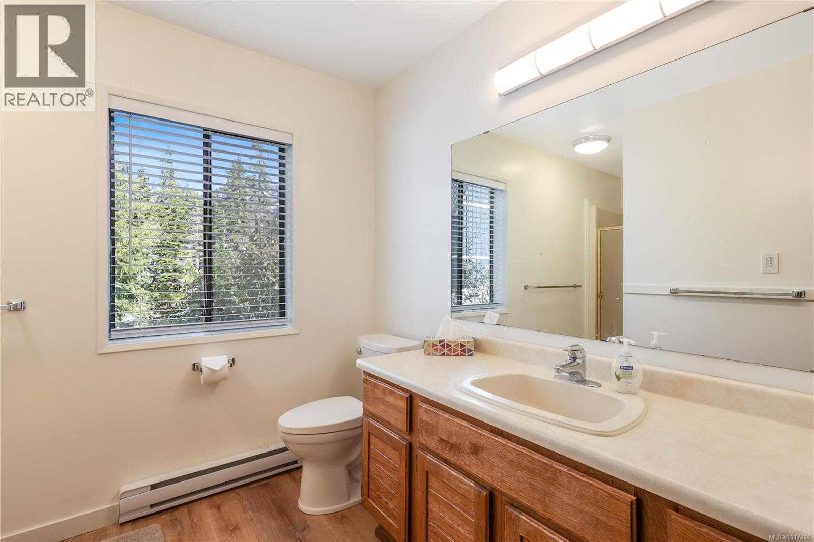 706 Glacier View Close, Courtenay