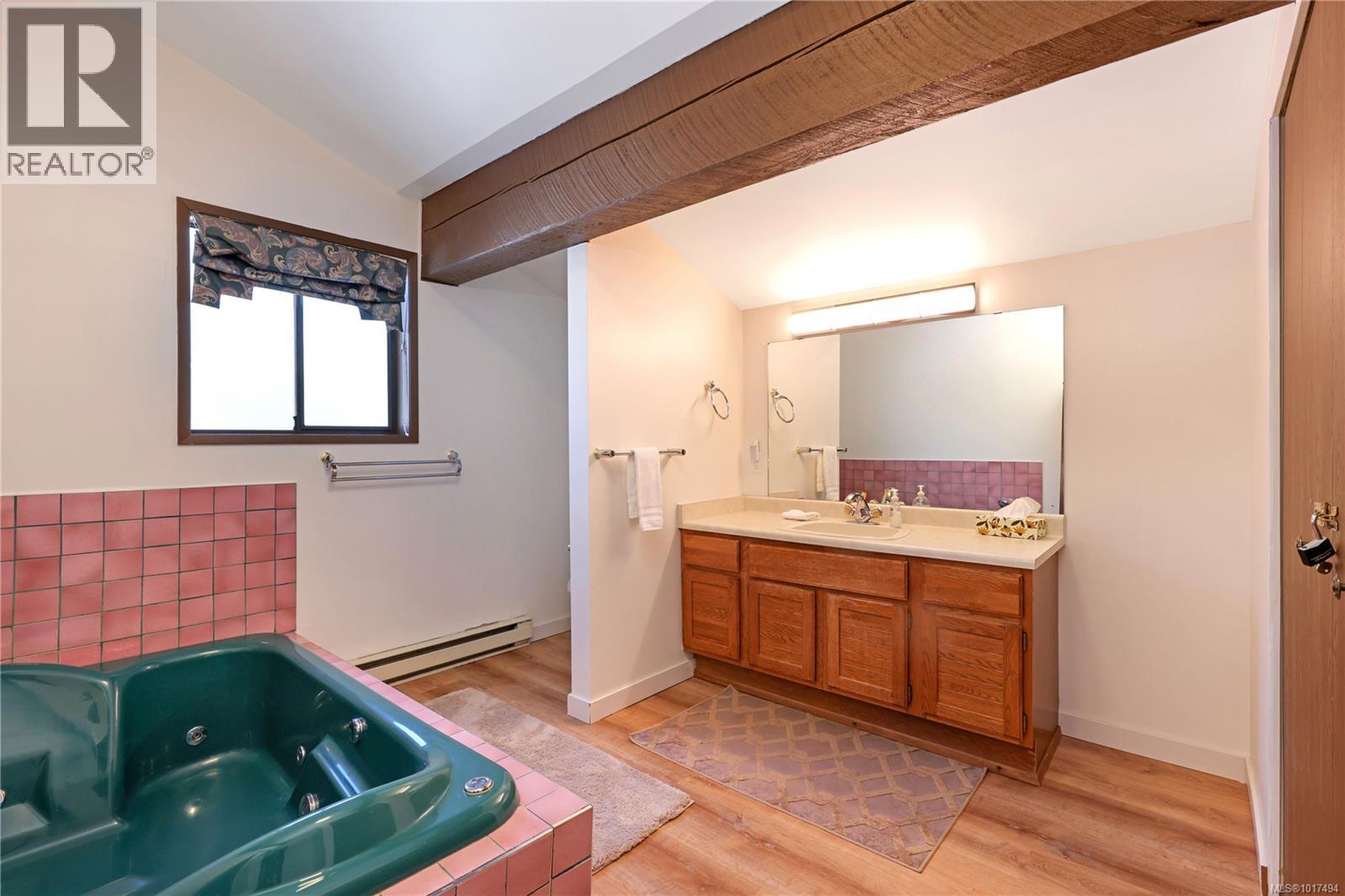 706 Glacier View Close, Courtenay