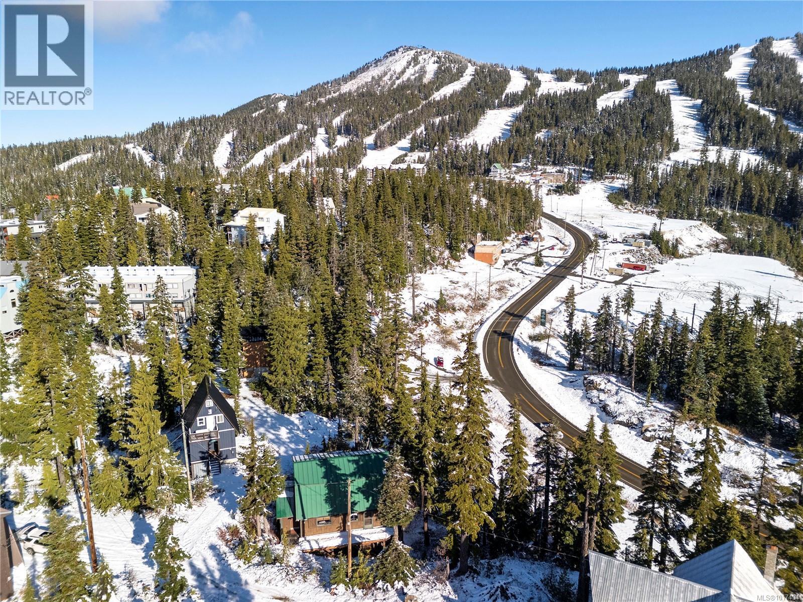 706 Glacier View Close, Courtenay