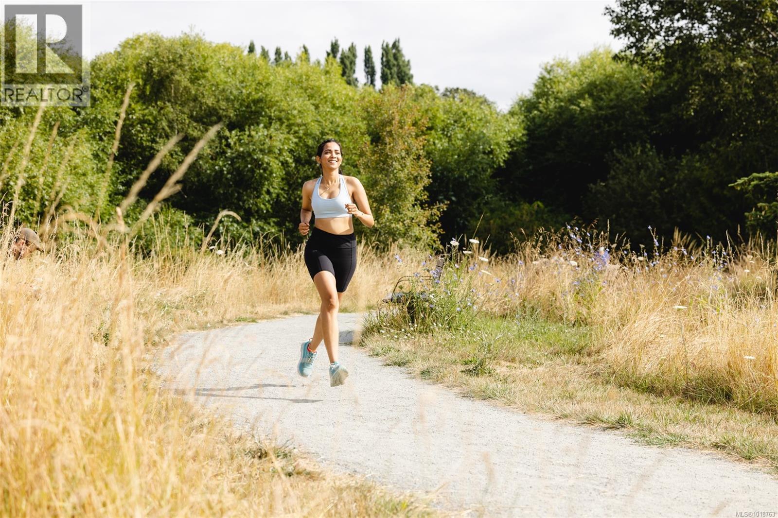 215 3226 Shelbourne Street, Saanich