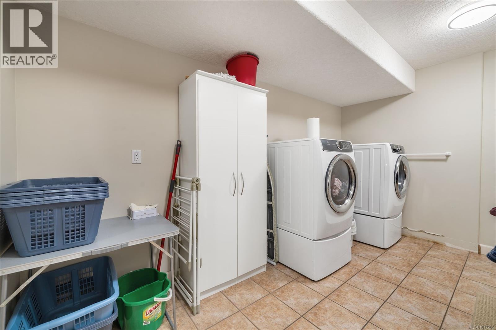 1193 Garden Gate Dr, Central Saanich