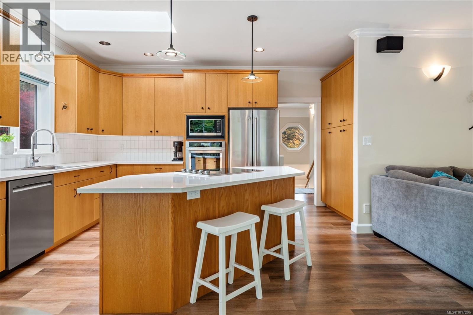 1193 Garden Gate Dr, Central Saanich