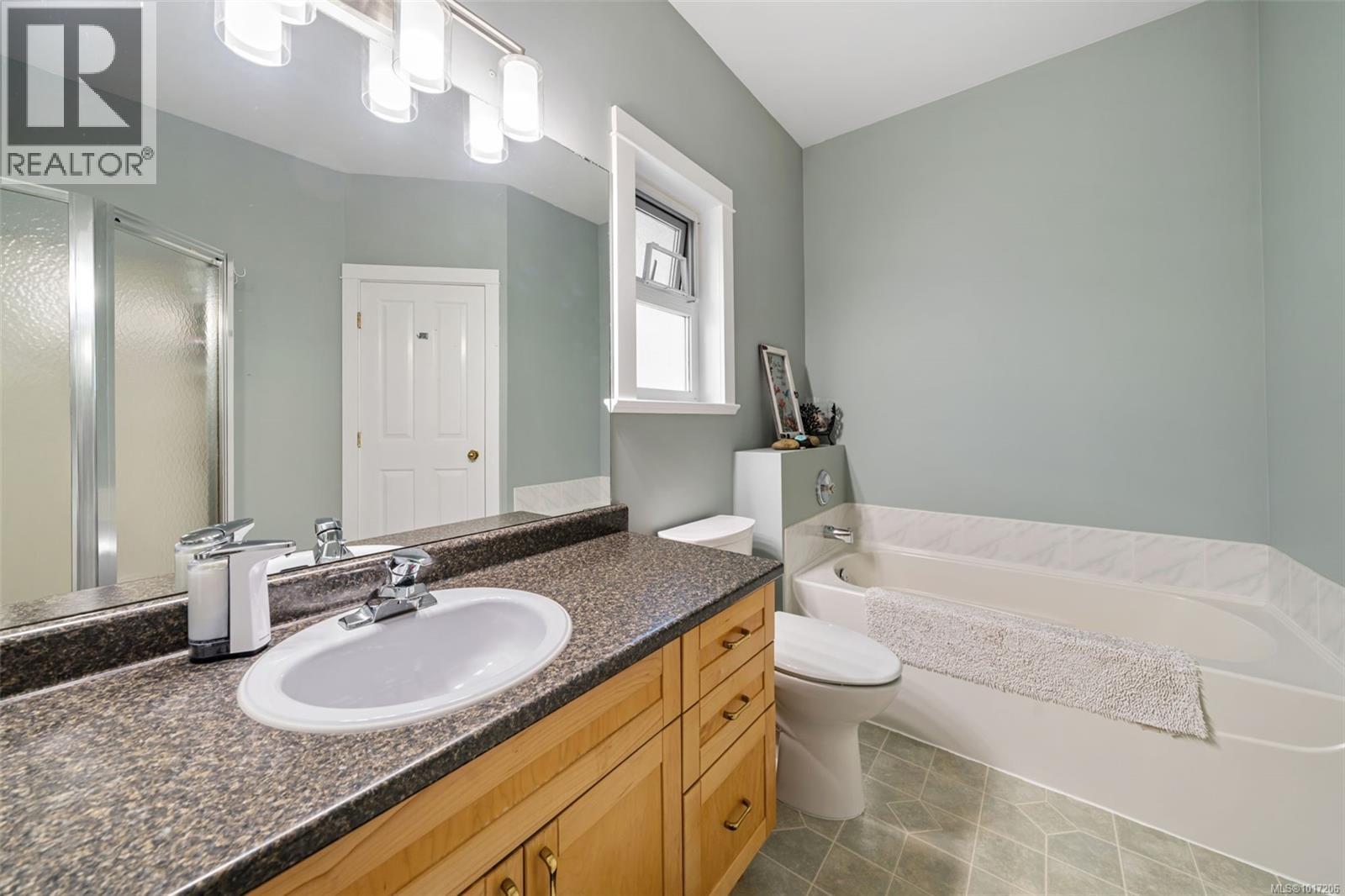 1193 Garden Gate Dr, Central Saanich