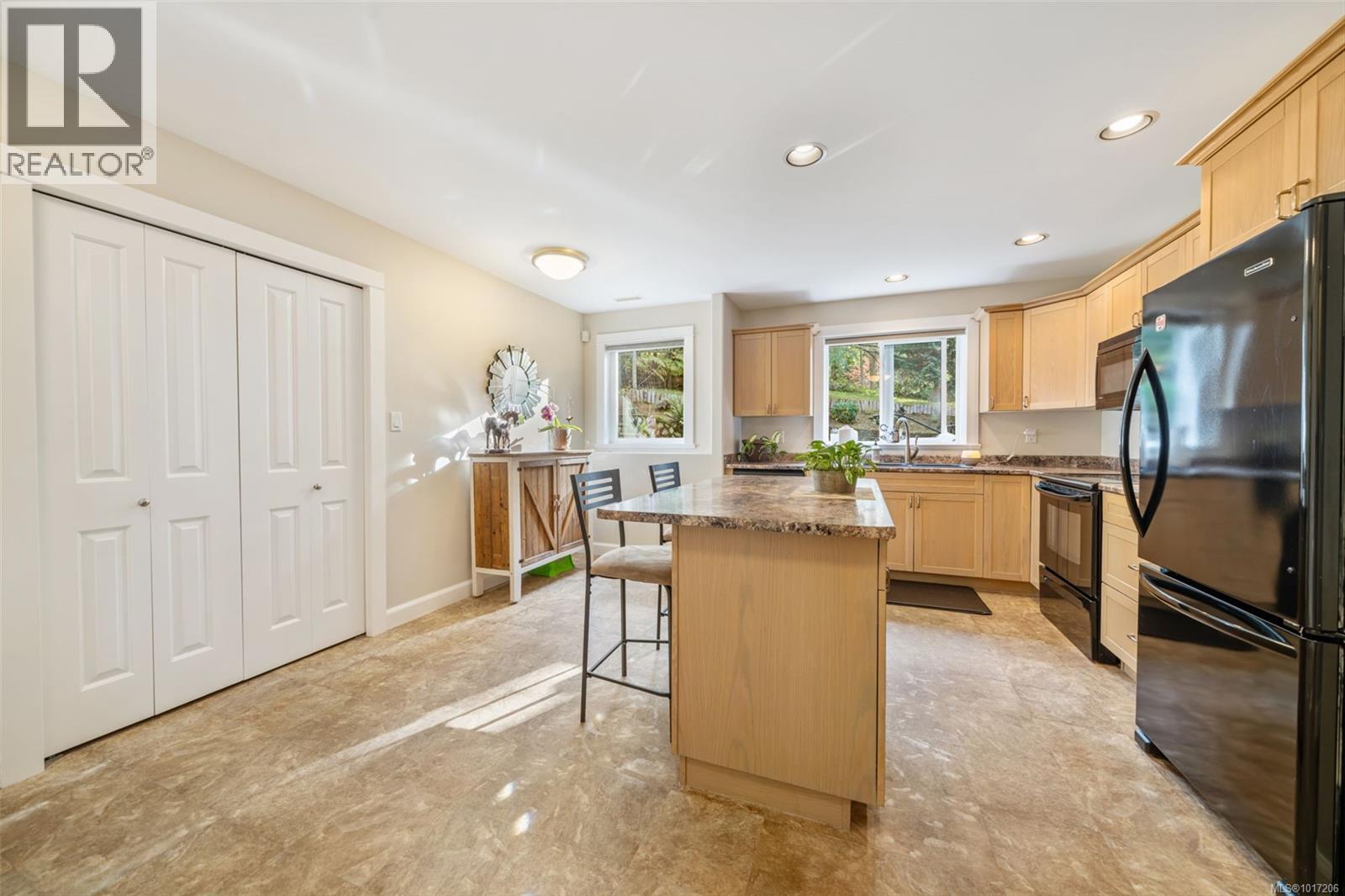 1193 Garden Gate Dr, Central Saanich