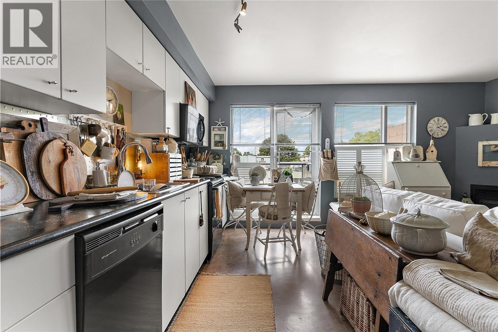 #306 932 JOHNSON ST - 5