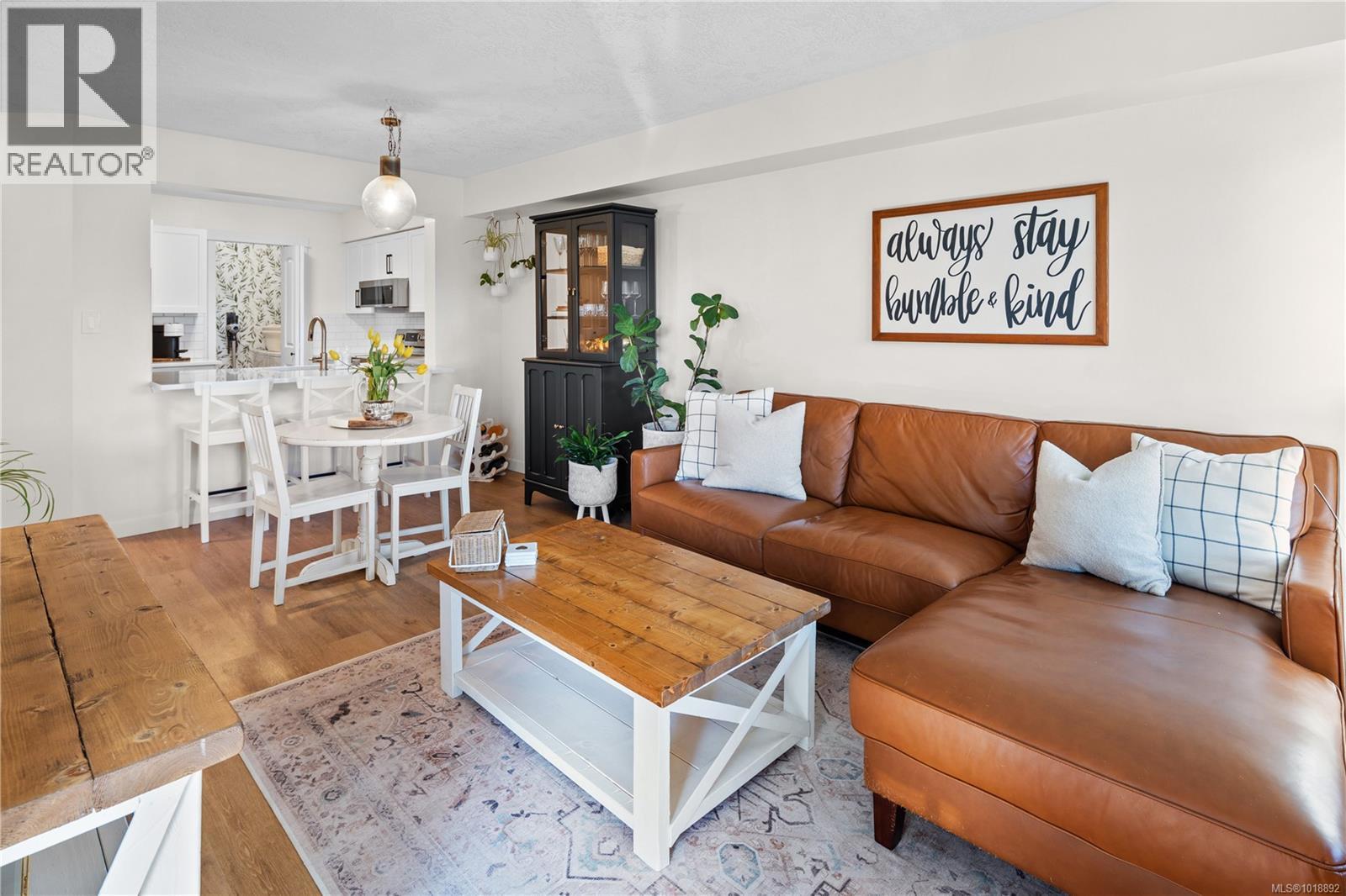 220 2245 James White Boulevard, Sidney