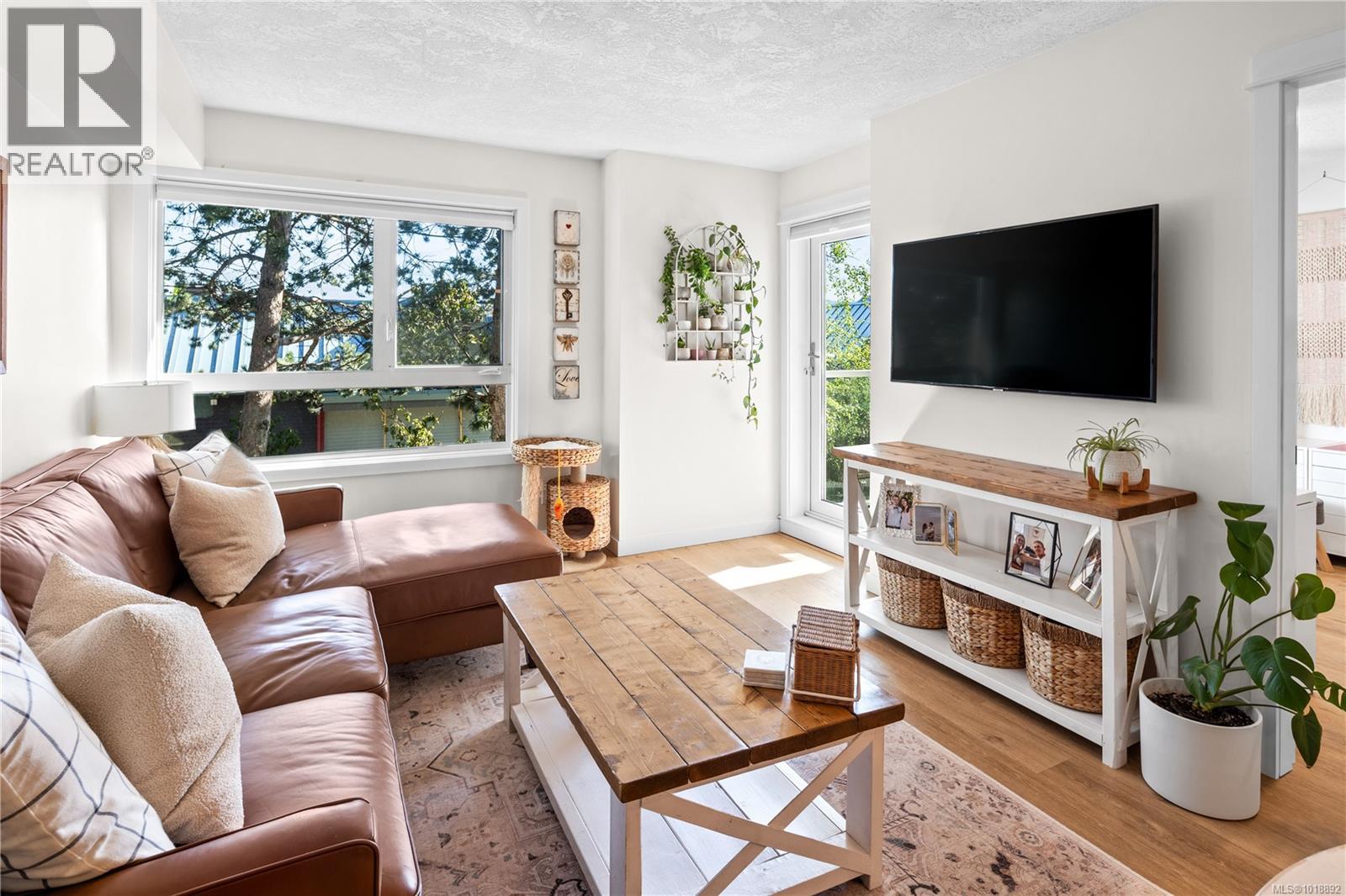 220 2245 James White Boulevard, Sidney