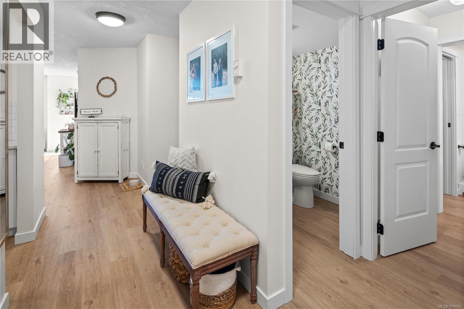 220 2245 James White Boulevard, Sidney