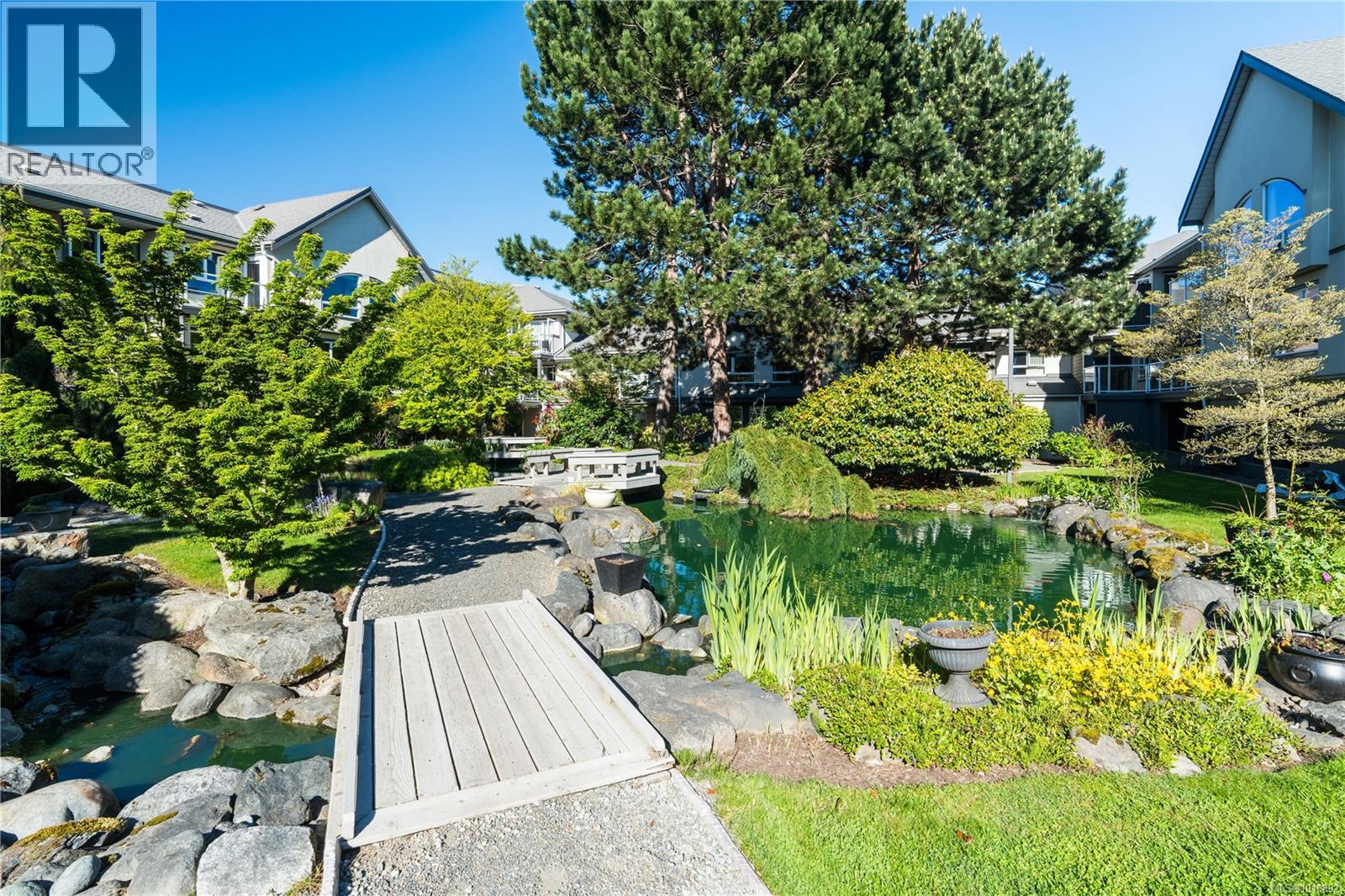 220 2245 James White Boulevard, Sidney