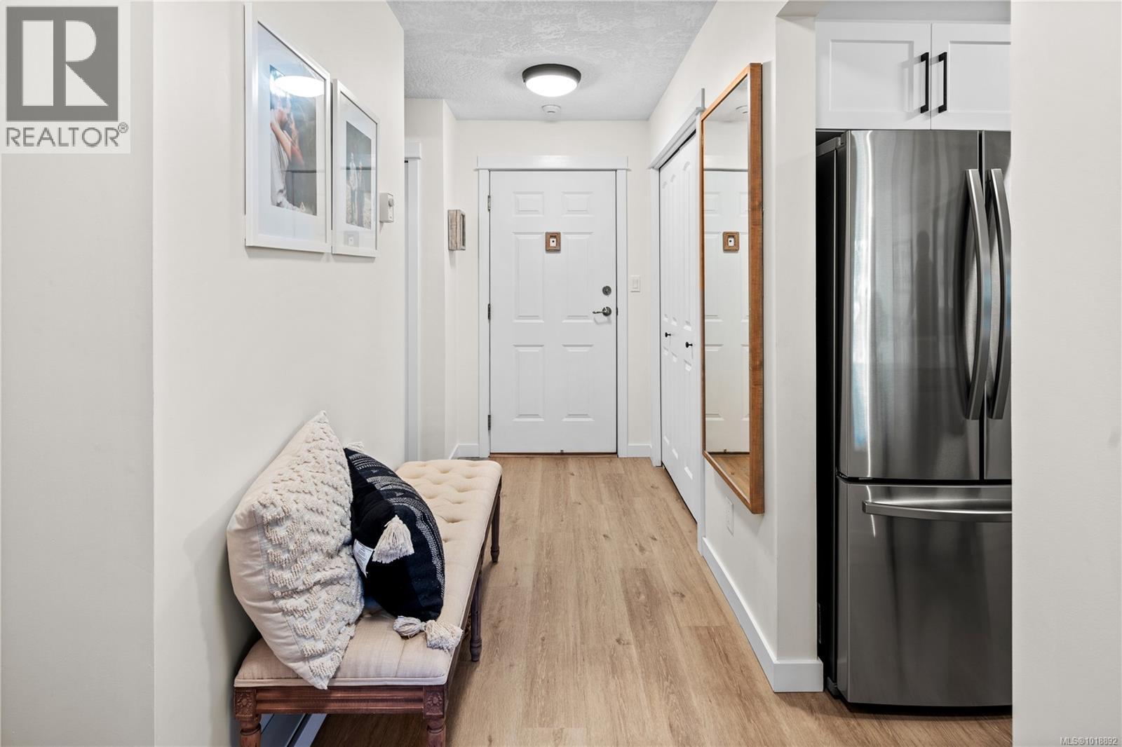 220 2245 James White Boulevard, Sidney