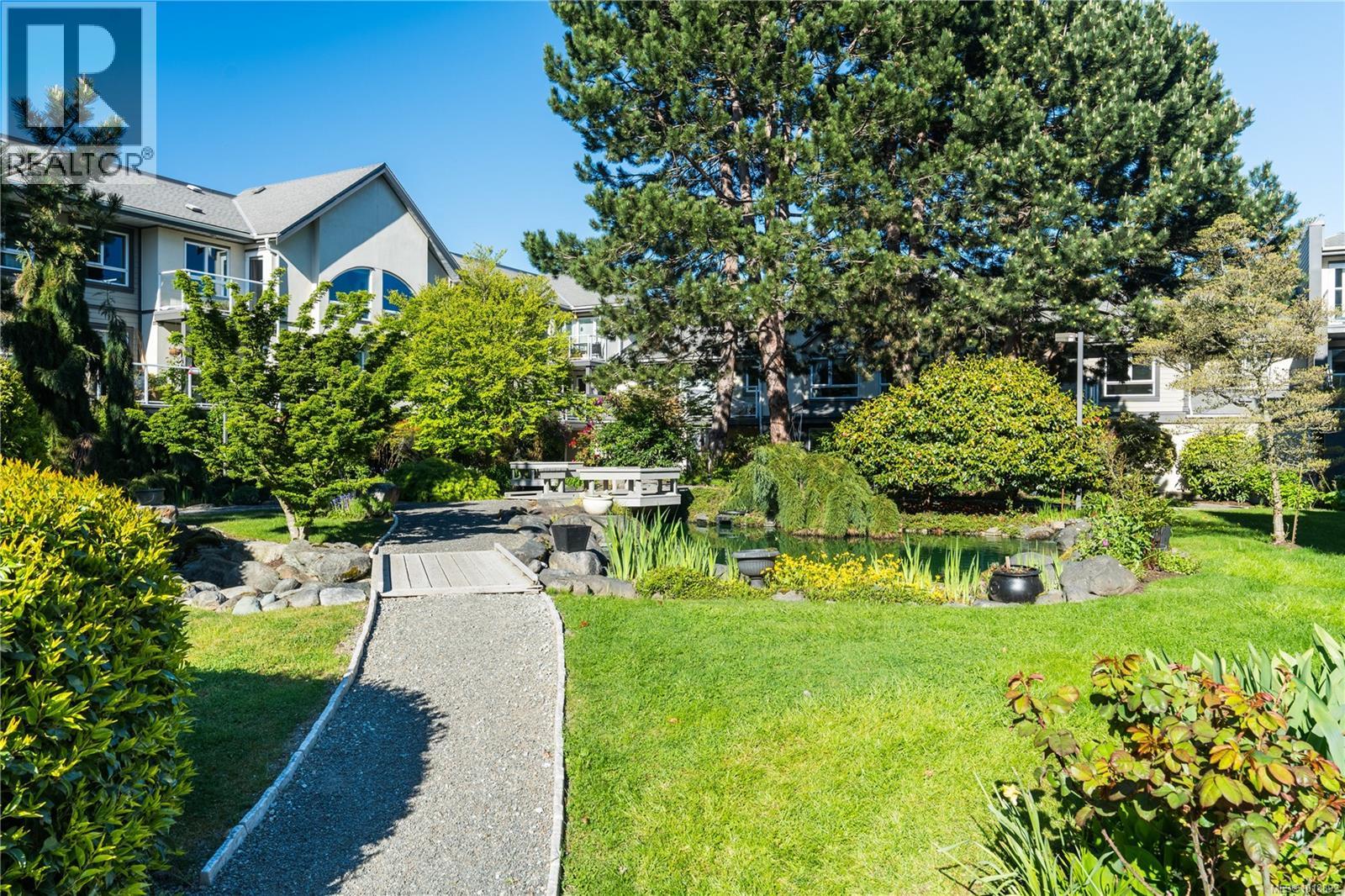 220 2245 James White Boulevard, Sidney